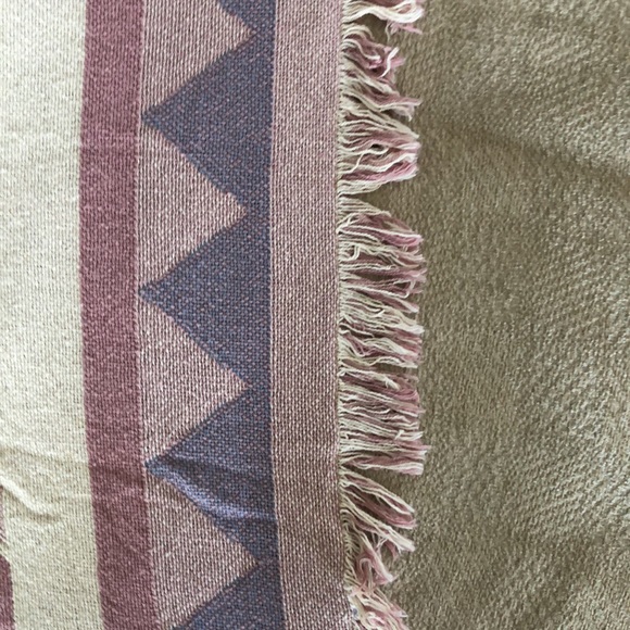 Throw - Picture 3 of 4